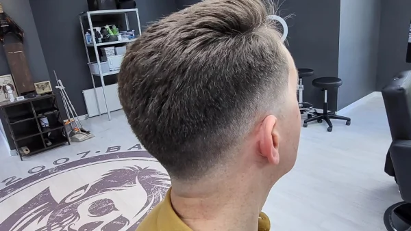 Męskie strzyżenie i stylizacja — wnętrze salonu Elegant Fryzjer na Białołęce
