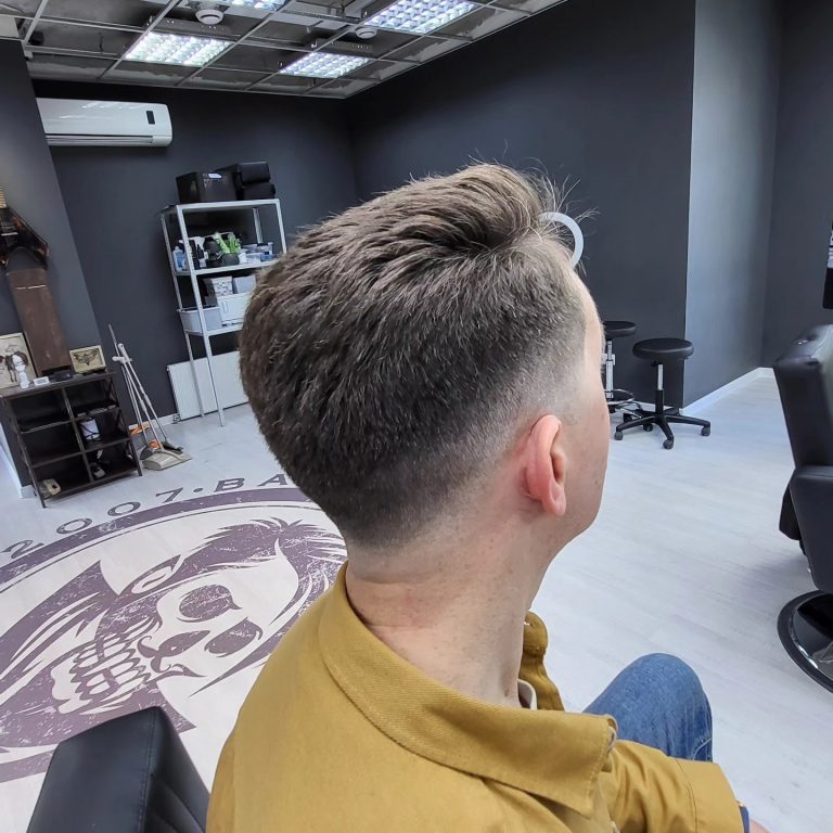 Męskie strzyżenie i stylizacja — wnętrze salonu Elegant Fryzjer na Białołęce