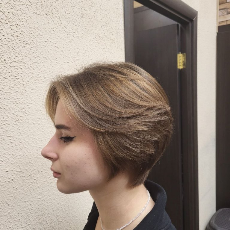 Koloryzacja balayage w odcieniach brązu i blondu — profil