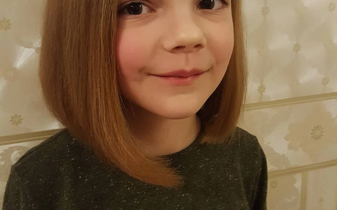 Dziewczęce strzyżenie bob — portret