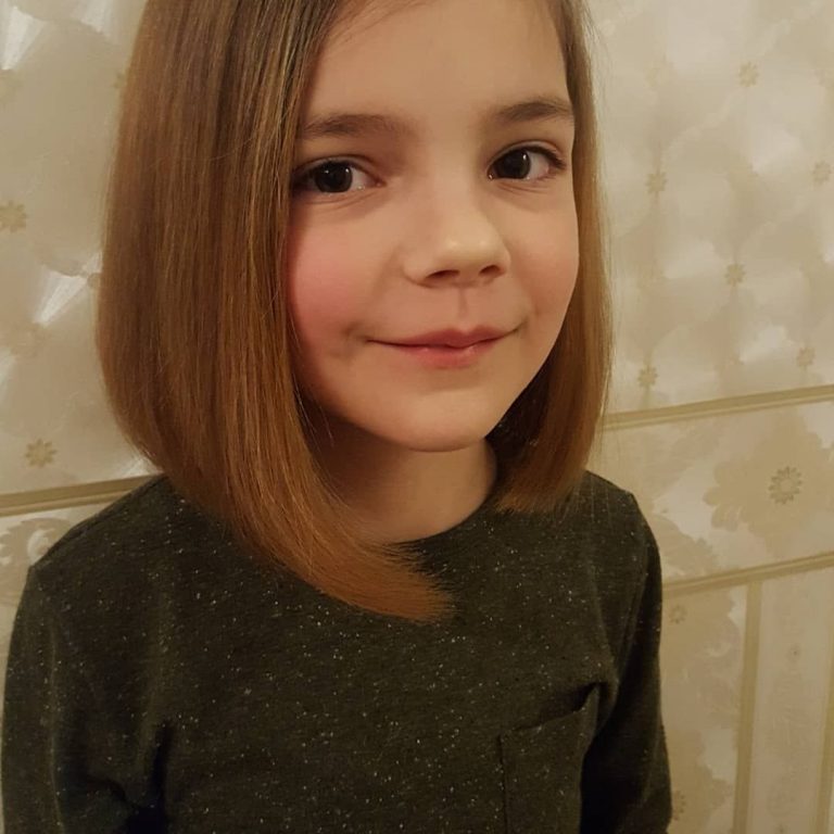 Dziewczęce strzyżenie bob — portret